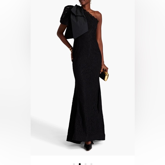 One-shoulder bow-embellished corded lace gown - Picture 2 of 3